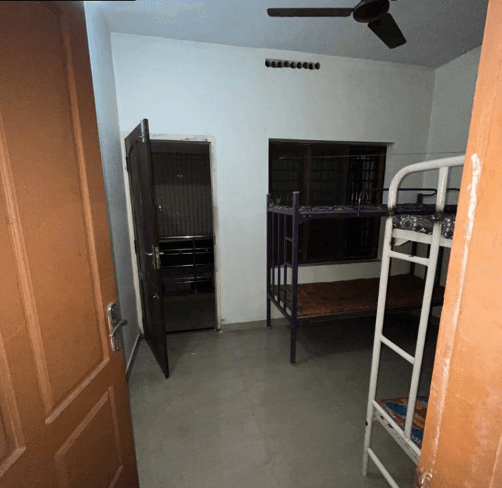 Al-Ameen Ladies Hostel - Near Lisie Hospital - Image 6